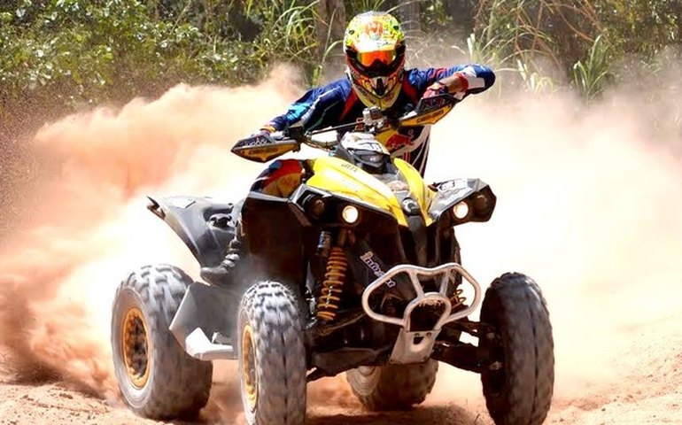 Cervejaria Backer continua interditada e produto é descartado