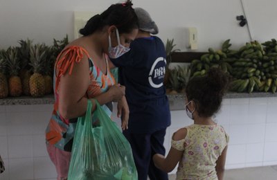 Entrega dos kits da agricultura familiar transforma a realidade das famílias