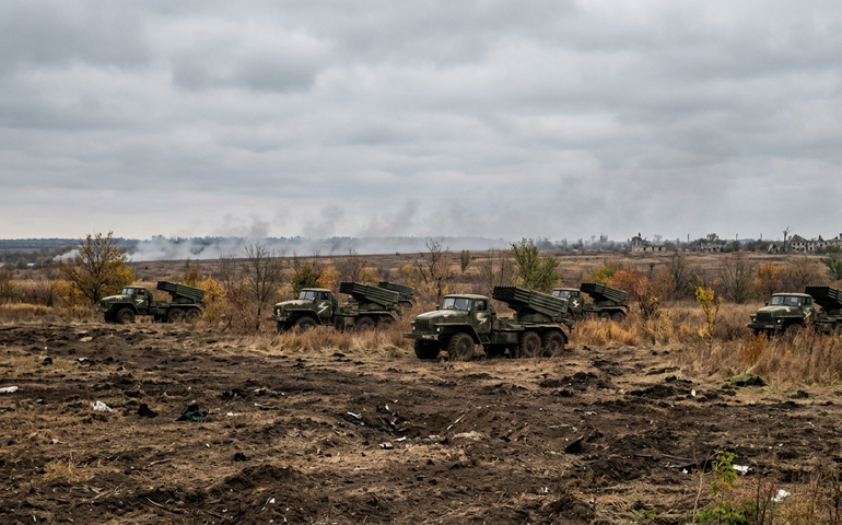 Artilharia russa com sistema Grad ataca posições ucranianas em Krasnoarmeisk