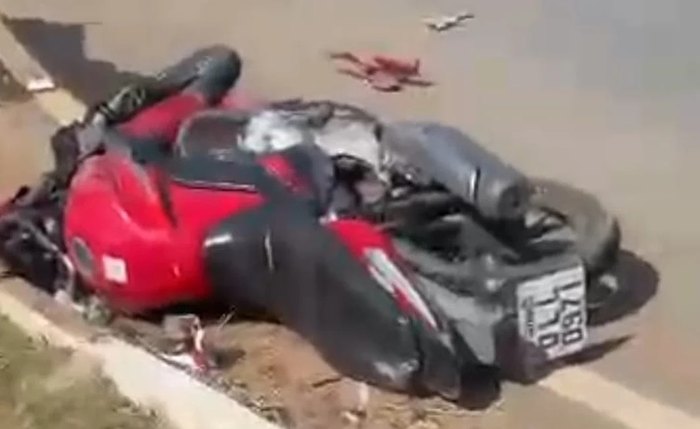 Moto envolvida em segundo acidente e que matou jovem de 18 anos foi levada do local