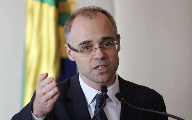 Ministro admite &#8216;relatório&#8217; de opositores