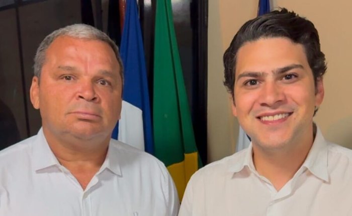 Vereador Genildo Bezerra e o prefeito Eduardo Bulhões em anúncio do rateio do Fundeb