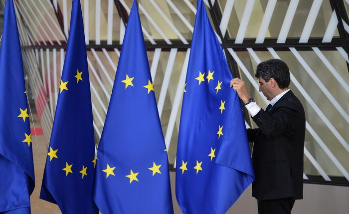 Pressão e sanções contra indesejáveis: analista conta como UE tornou eleições uma arma geopolítica