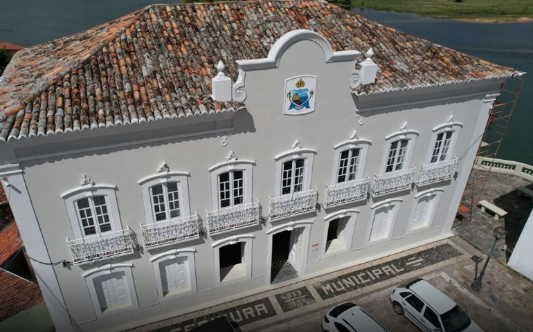 Prefeitura de Penedo paga salário de setembro e 13º dos aniversariantes na terça-feira, 30