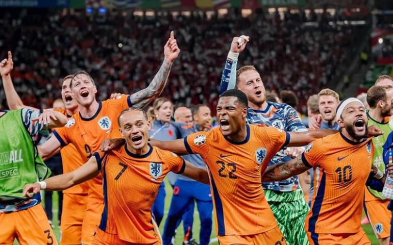 Holanda bate a Turquia e está na semifinal da Eurocopa