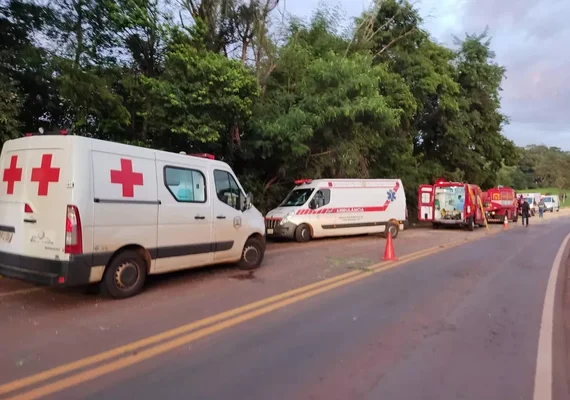 Sete pessoas morrem e 13 ficam feridas em acidente com ônibus da saúde, em Cascável