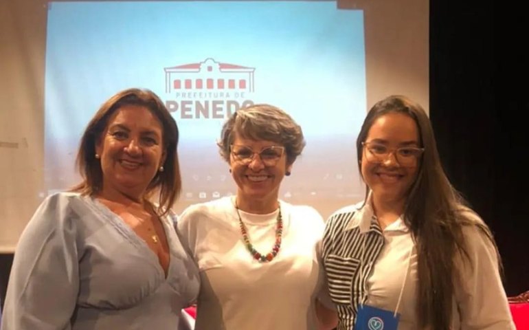 Secretária de Assistência Social de Belo Monte participa de encontro regional em Penedo