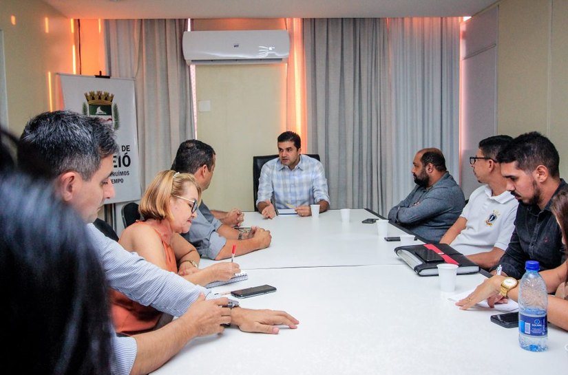 Prefeito Rui Palmeira afirma a servidores que vai manter insalubridade