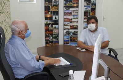 Teófilo se reúne com presidente da Câmara Municipal para discutir enfrentamento à Covid-19 em Arapiraca