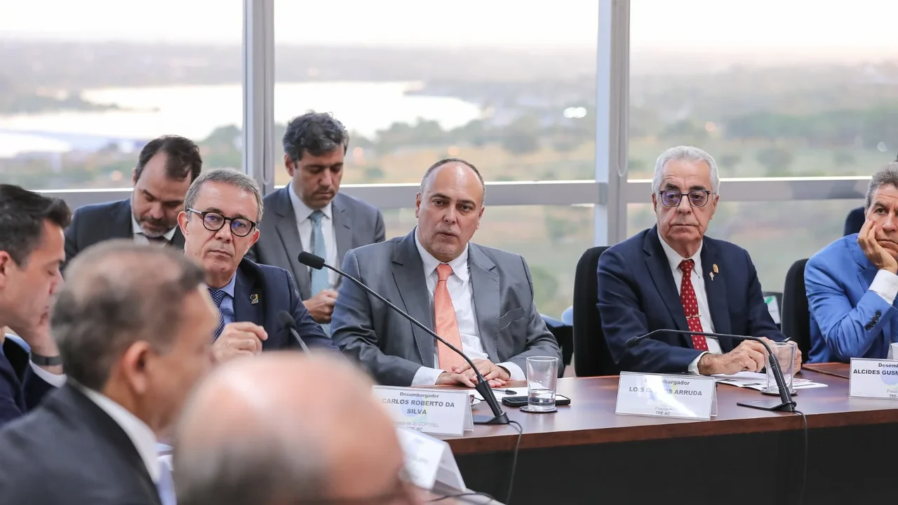 Presidente do TRE/AL participa de reunião no TSE sobre prioridades para o segundo turno