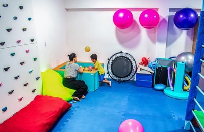 Terapia Ocupacional promove autonomia e desenvolvimento para assistidos na Casa do Autista de Maceió