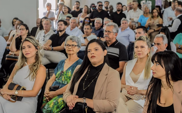 Prefeito Ronaldo Lopes empossa Secretária da Fazenda e Controladora Geral do Município