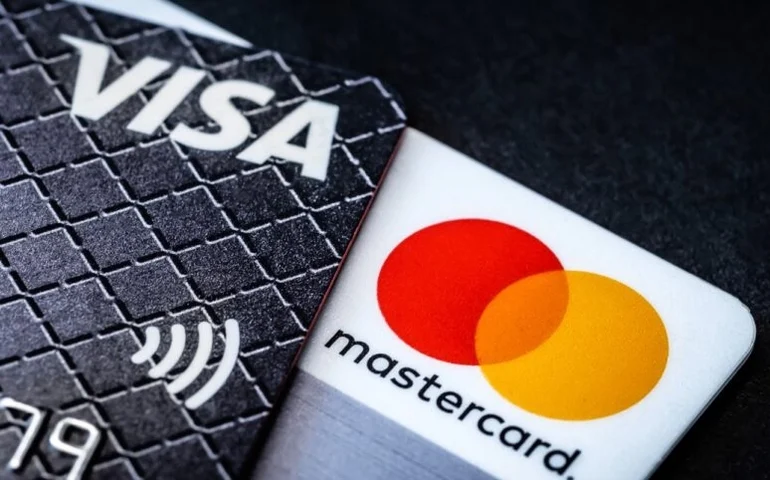 Na briga por ultrarricos, Visa lança cartão que oferece até encontro com artistas em shows