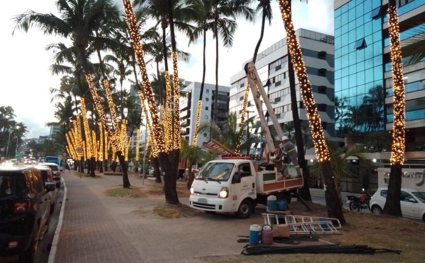 Prefeitura de Maceió inicia instalação e testes da iluminação cênica de fim de ano