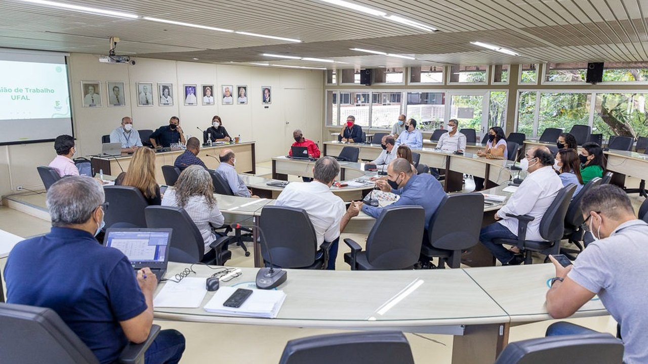 Ufal e Ifal se reúnem para compartilhar ideias, projetos de pesquisa e firmar parcerias