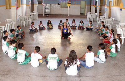 Professora em Arapiraca adota método de meditação em suas aulas