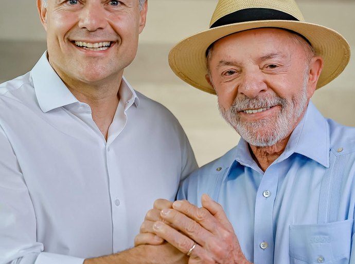 Renan Filho grava guia eleitoral com Lula em Brasília e diz estar mais preparado para governar Alagoas
