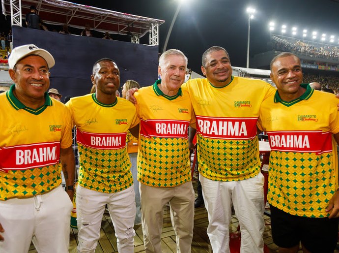 Ancelotti celebra o Carnaval de São Paulo e se encontra com ídolos da Seleção Brasileira no Camarote Bar Brahma