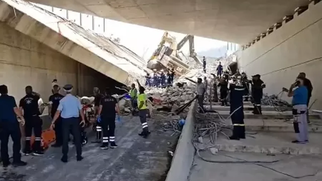 Desabamento de ponte na Grécia deixa um morto e oito feridos