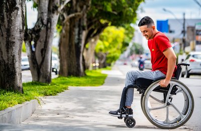 Arapiraca avança em acessibilidade com sistema pioneiro de gestão de próteses e órteses
