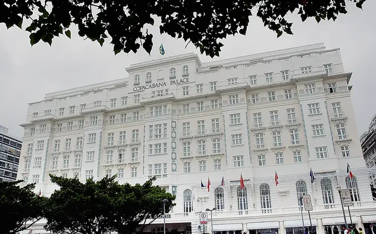 Copacabana Palace adota escala 5x2 e amplia folgas para funcionários