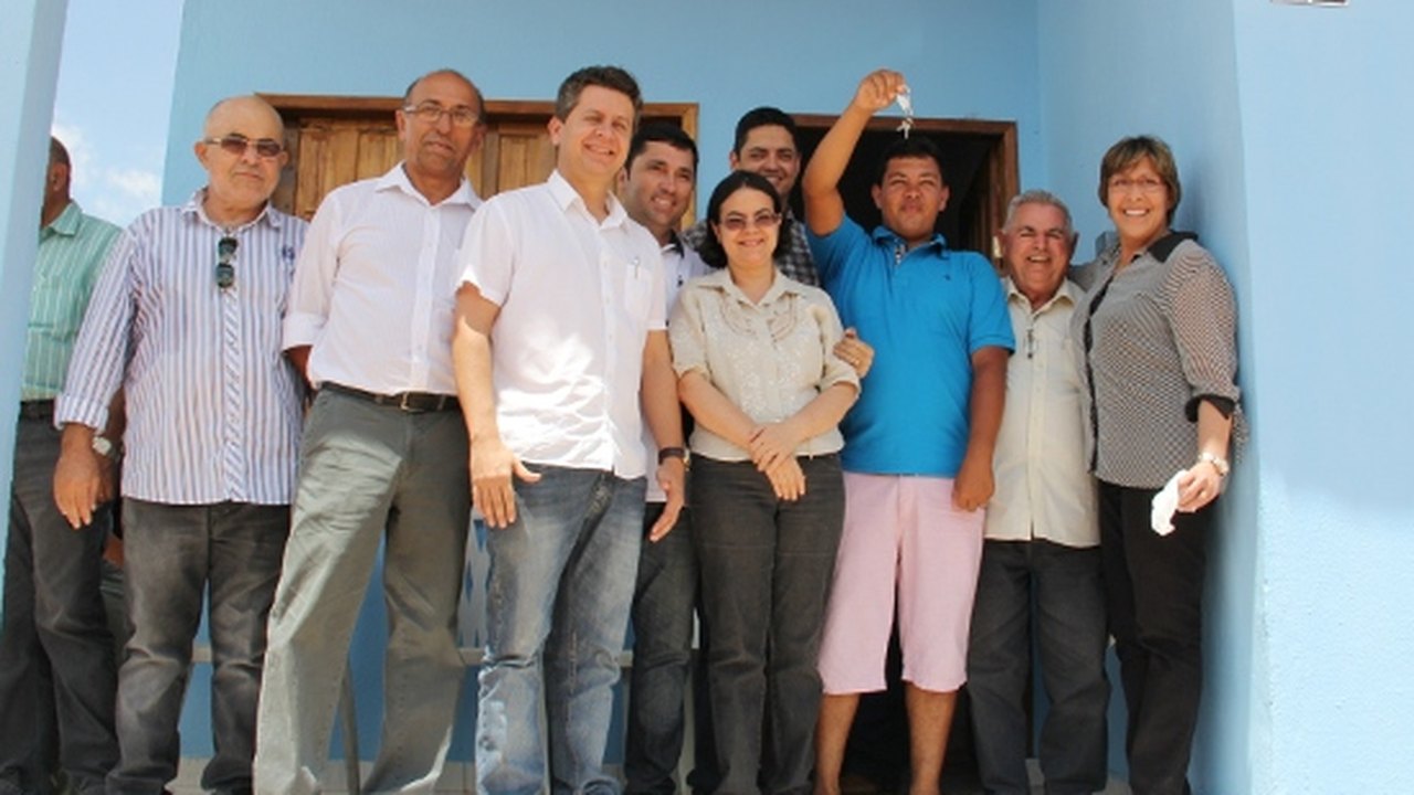 Arapiraca: Célia entrega 50 moradias para famílias de agricultores