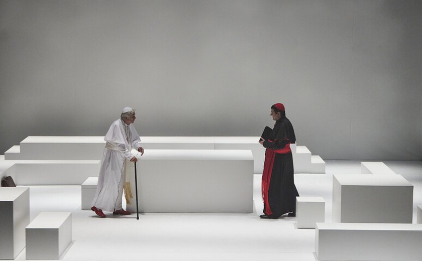 Peça sobre embate entre Bento XVI e Francisco retorna a SP