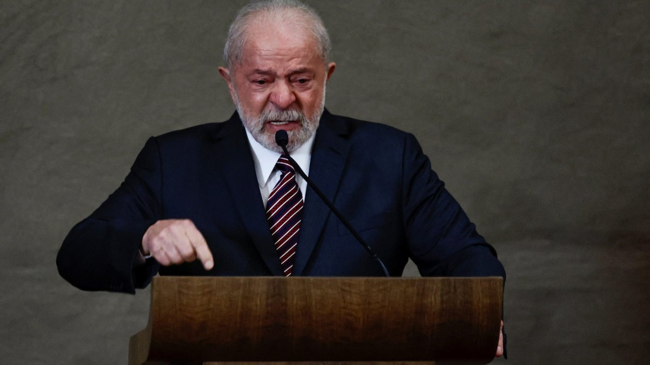 Lula chora e faz defesa da democracia em discurso durante diplomação