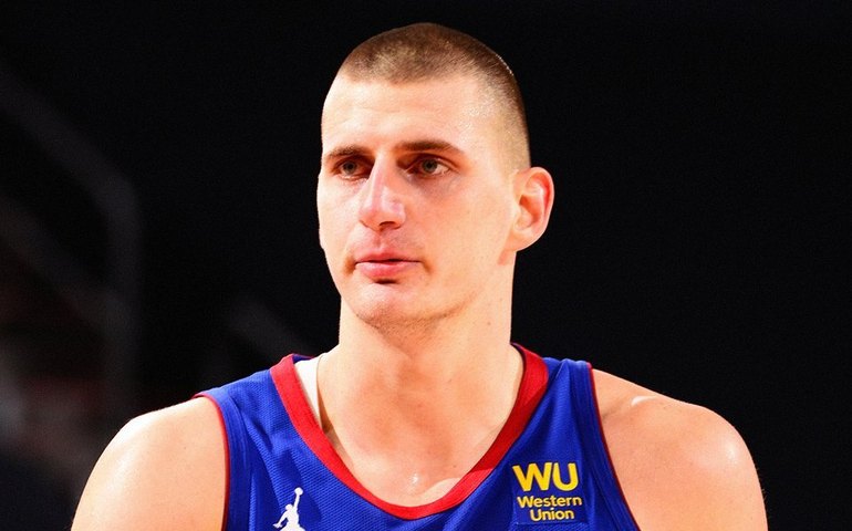 Nikola Jokic comanda Denver Nuggets em vitória sobre Memphis Grizzlies na NBA