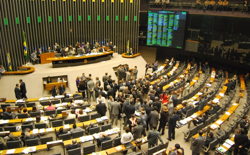 Câmara aprova em segundo turno texto-base da reforma política