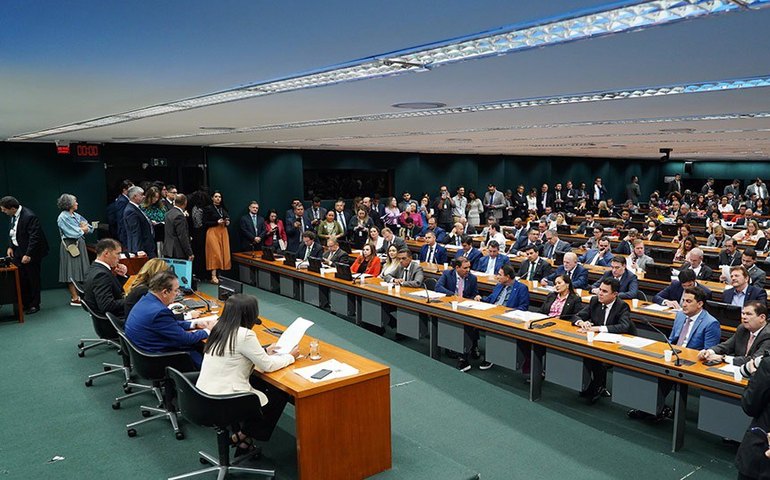 Comissão de Orçamento aprova recursos para o piso da enfermagem