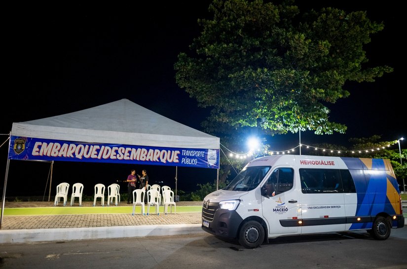 Van adaptada leva pessoas com deficiência para o São João Massayó