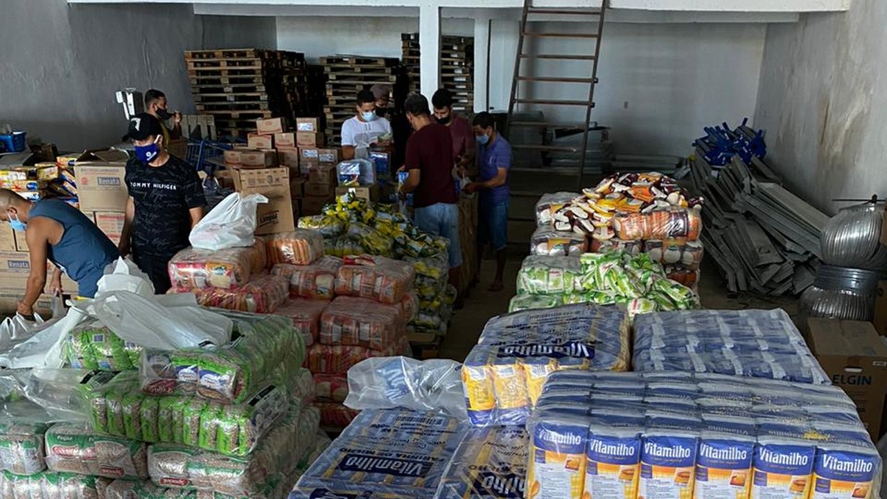 Projeto Municípios entrega 1500 cestas básicas em Inhapi e Olivença
