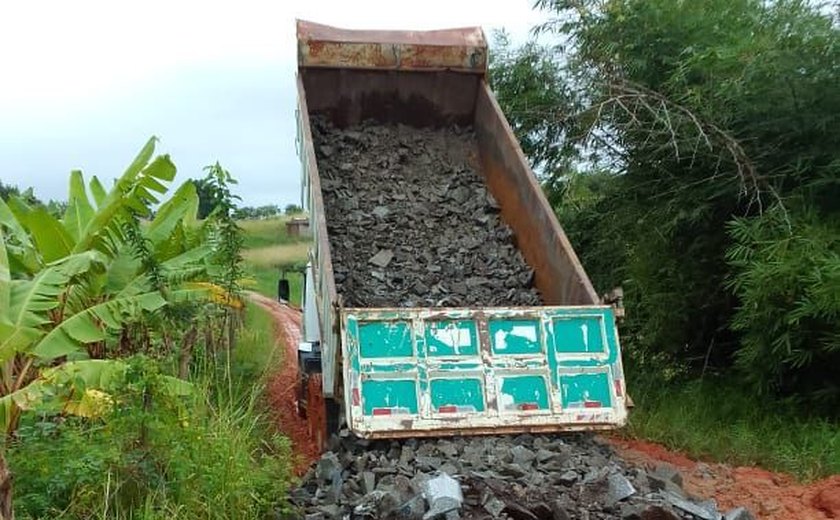 Prefeitura de Branquinha intensifica recuperação de estradas após fortes chuvas