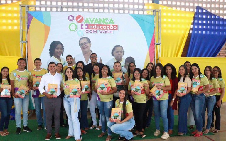 Profissionais da Educação de Santana do Mundaú participam de formação sobre livro ‘Cidade da Gente’