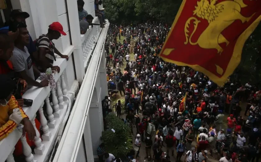 Vídeo: Manifestantes invadem Parlamento e incendeiam prédios públicos durante protesto no Quênia, que já deixou 5 mortos