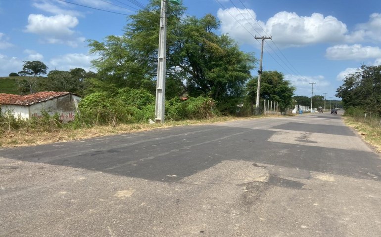 DER leva operação tapa-buracos à AL-115