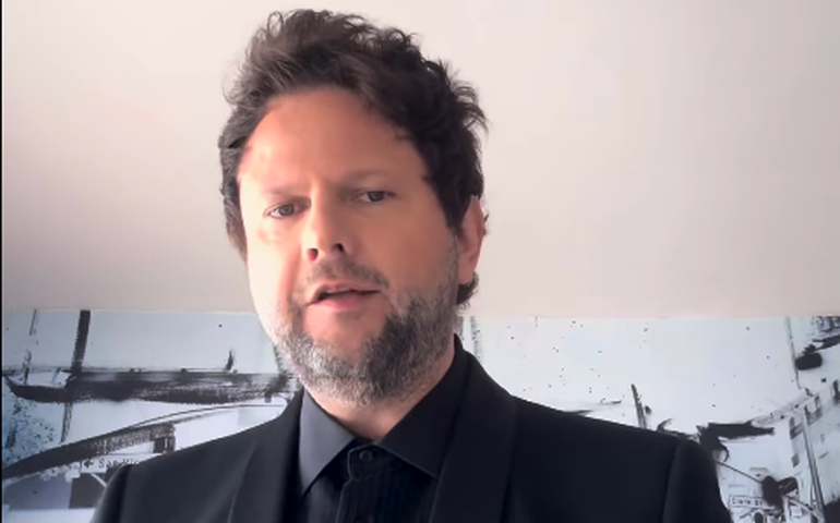 Selton Mello revela look do Oscar 2025 com homenagem a Rubens Paiva e à mãe; veja