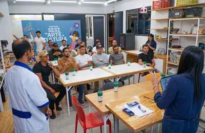 Craíbas recebe 1ª aula de qualificação profissional no SesiTec com curso técnico ofertado pela MVV