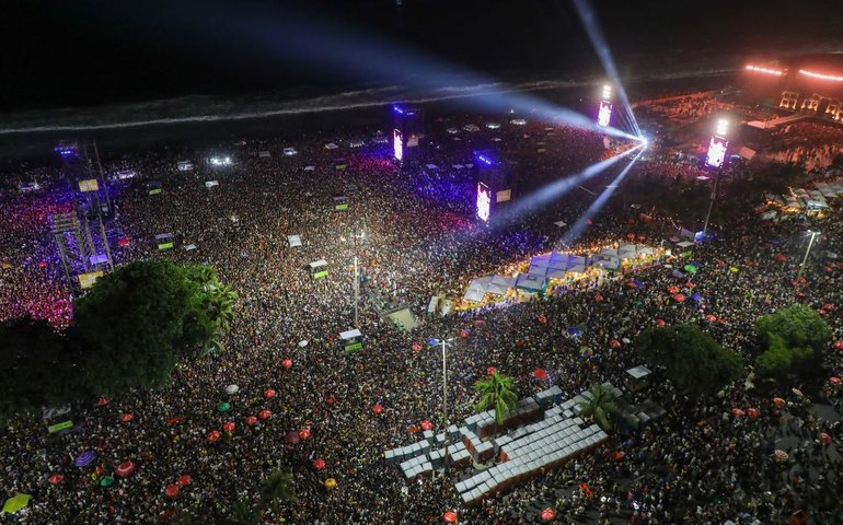 Polícia diz ter impedido ataque com explosivos no show de Lady Gaga
