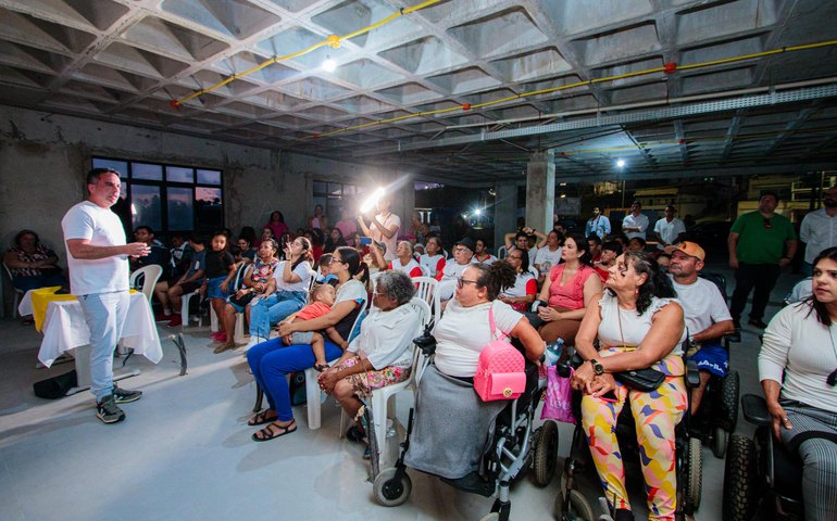 Governador reforça compromisso com inclusão em visita a obra do centro de reabilitação da Pestalozzi