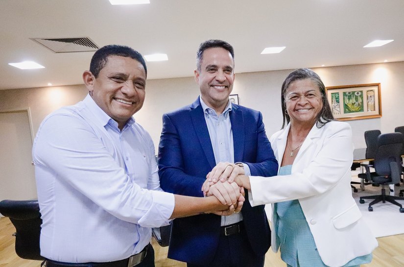 Prefeita Tia Júlia, governador Paulo Dantas e secretário Júlio alinham novos avanços para Palmeira dos Índios
