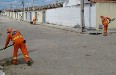 Prefeitura intensifica trabalho de capinação nos bairros de Arapiraca
