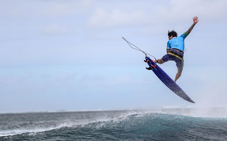 Gabriel Medina garante bronze para o Brasil no surfe masculino