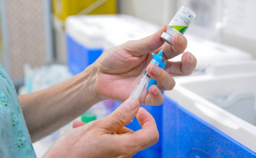 Alagoas recebe as primeiras doses de vacina contra dengue nesta sexta-feira