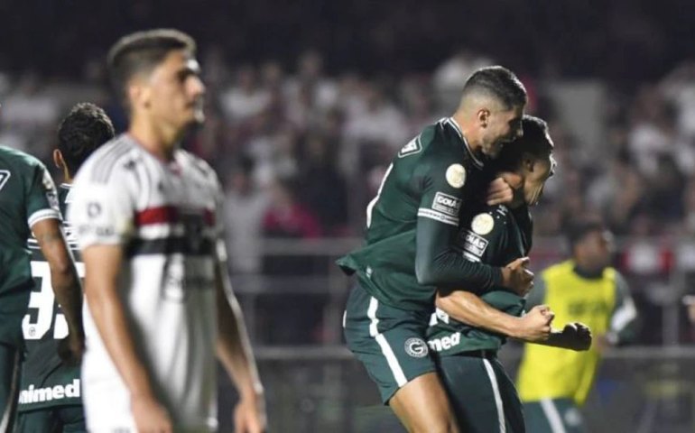 Defesa vacila no fim e São Paulo empata com o Goiás por 3 a 3 no Morumbi