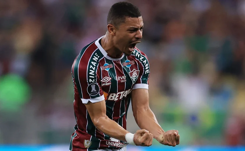 Fluminense informa lesão sem rompimento de ligamentos no joelho e André para por 45 dias