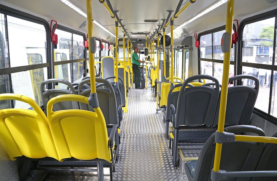 ONIBUS LIMPEZA / Foto: Marcelle Cristinne