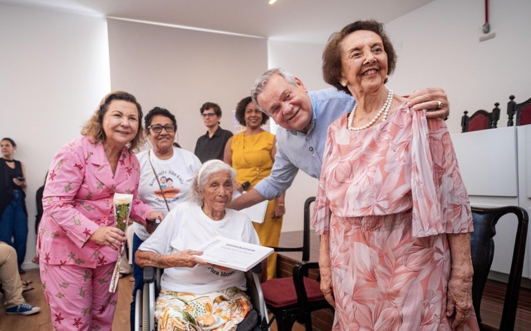 Secdef reúne mulheres idosas e homenageia centenárias em encontro estadual