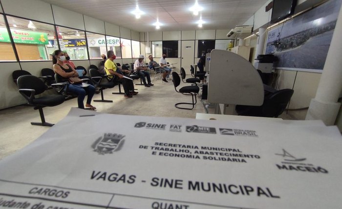 Não é necessário agendamento para entrega de currículo de forma presencial
